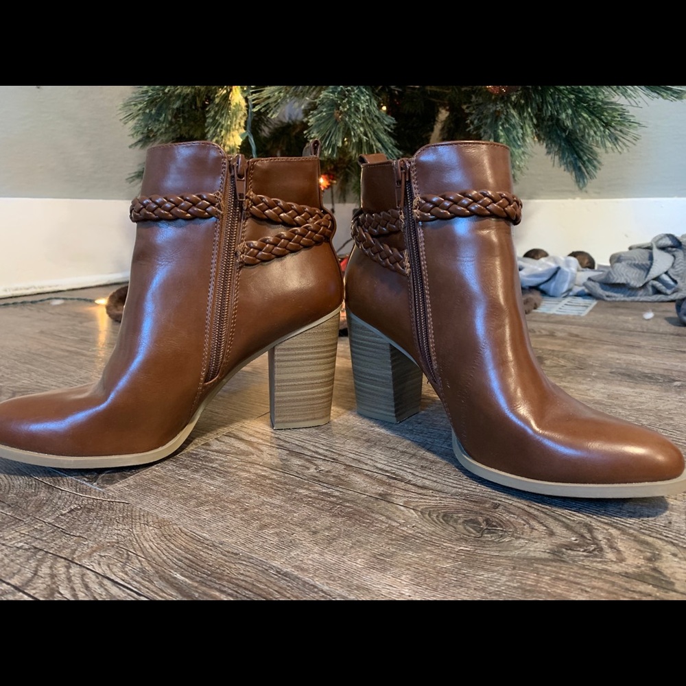 Size 7.5 American Eagle